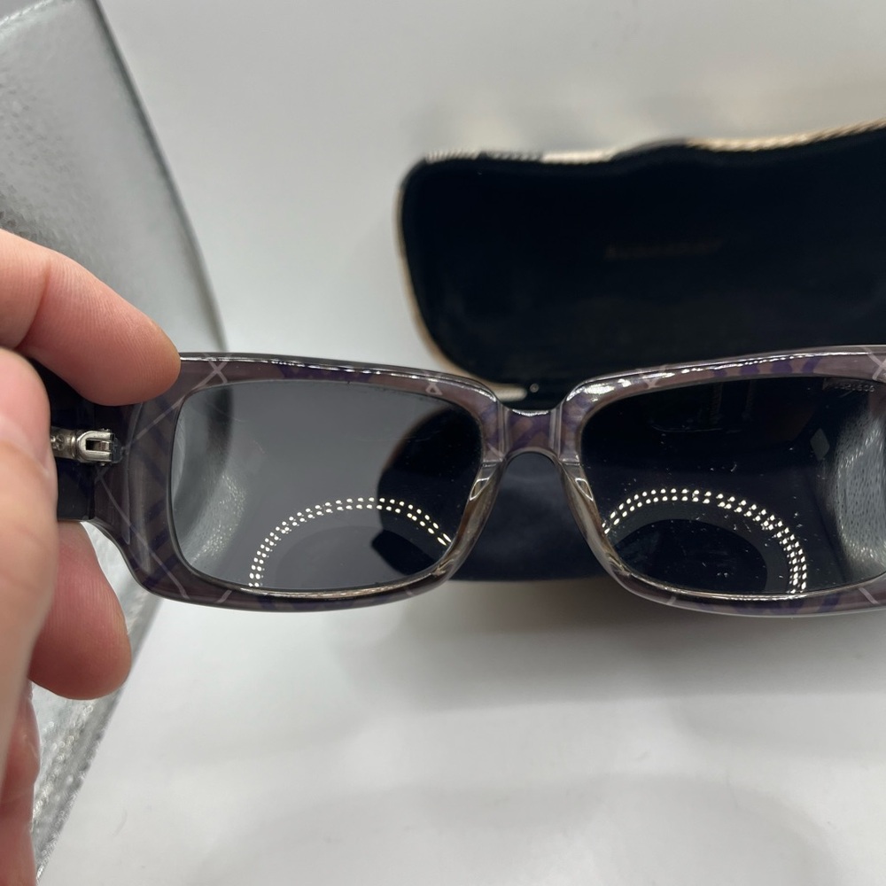 Authentic Burberry Sunglasses with Case & Cloth - Picture 7 of 8